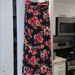 Super cute floral maxi skirt